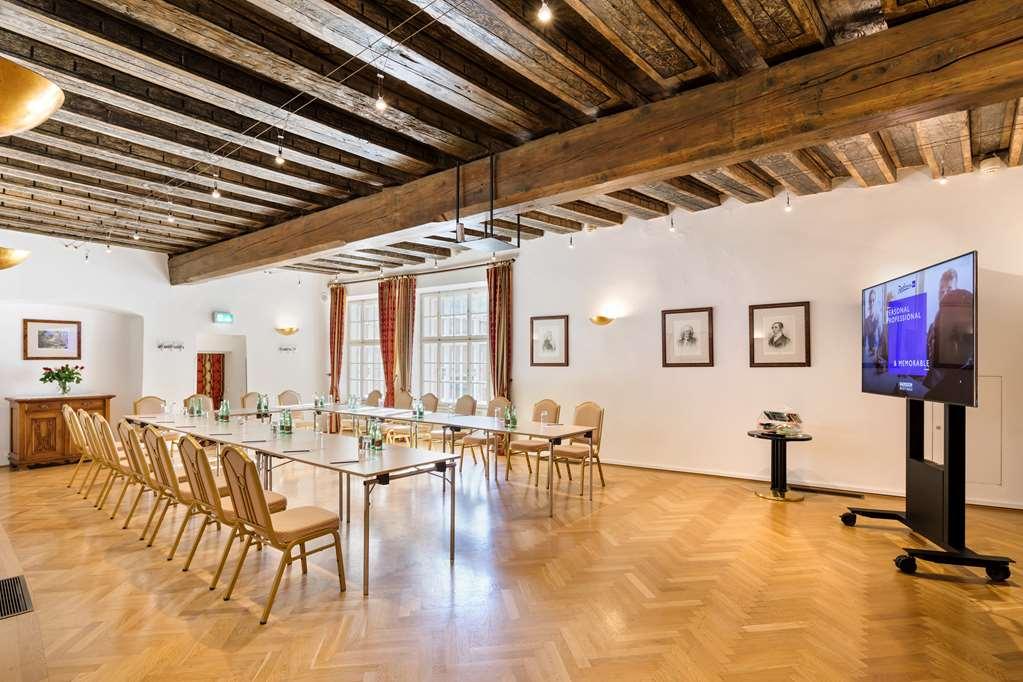 Radisson Blu Hotel Altstadt, Зальцбург Зручності фото